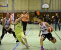 Bild: Tobias Schwarzmeier
Besonders die jungen schnellen DJK-Spieler wie Aufbau Jojo Klughardt (rechts) sind gegen die Routiniers aus Veitshöchheim gefordert.