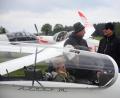 Bild: Kunz
Probesitzen im neune Zweisitzer des Aero-Clubs Weiden.