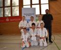 Bild: shu
Medaillengewinner bei der Oberpfalzmeisterschaft: (hinten, von links) Jonas Scharping, Michael Perrey, Sebastian Marx, (vorn, von links) Adrian Knaus, Diego Schnellinger, Leon Beidin mit Betreuer Michael Eisner.