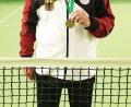 Bild: lst
Der Neunkirchener Tennis-Senior Gerhard Specht freut sich über seine Bronzemedaille bei der Senioren-WM im kroatischen Umag. Bild: lst