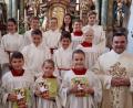 Bild: exb
Die Ministrantinnen und Ministranten der Pfarrei Schwarzenbach mit den vier Neuen, Pastoralreferentin Maria Wagner und Pfarrer Konrad Amschl.