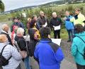 Bild: hcz
Abteilungsleiter Andreas Ettl (hinten rechts) erläuterte den Genossen die Baumassnahme des Wasserwirschaftsamts.