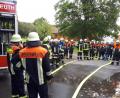 Bild: Feuerwehr Neualbenreuth/exb
Die Feuerwehrleute besprachen nach dem Einsatz den Verlauf der Übung.