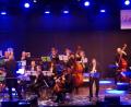 Bild: weu
Bei der Neunburger Klassik-Rock-Gala in der Schwarzachtalhalle erlebten die Musikfreunde ein furioses Feuerwerk der Smetana-Philharmoniker unter Leitung von Hans Richter, und Markus Engelstaedter und Band.