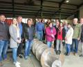 Bild: exb
Besuchergruppe Mit Firmeninhaber (Bildmitte).