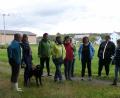 Bild: ils
Mit festem Schuhwerk spüren die Teilnehmerinnen der Exkursion den heilenden Pflanzen der Heimat nach.