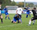 Bild: gb
Verwirrung im Strafraum der (SG) SV Schönhaid I/SpVgg Wiesau II (blaue Trikots): Zur Pause lagen die Gastgeber gegen die DJK Falkenberg mit 0:3 hinten, doch sie gaben nicht auf und erkämpften sich noch ein 3:3.