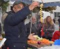 Bild: Kunz
Mit lauter Stimme seine Waren anpreisen: Das gefällt den Leuten.