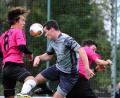 Bild: Schrems
Der FC Tirschenreuth zog am Sonntag gegen Landesliga-Absteiger SpVgg Selbitz mit 0:3 den Kürzeren. Das Bild zeigt Elias Schornbaum (links) und Marco Wölfl (rechts) im Luftkampf mit SpVgg-Akteur Albert Pohl.