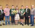 Bild: exb
Die Schützengesellschaft Drei Mohren kürt ihre Würdenträger 2019 (von links): Dritter Schützenmeister Markus Gebhard, Ritter Florian Kubeng, Schützenkönig Simon Schick, Liesl Jasmin Neudecker, Jugendkönig Jonas Neudecker, Schützenmeister Robert Geitner und Bürgermeister Roger Hoffmann.