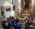 Bild: soj
Alle Generationen der Pfarrei versammelten sich um den Altar, um gemeinsam Erntedank zu feiern.