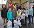 Bild: hir
Die Helfer der Kolpingsfamilie Pfreimd und der Feuerwehr Weihern hatten alle Hände voll zu tun, um die zahlreichen Kleidersäcke einzusammeln. Die Organisatoren waren mit dem Ergebnis mehr als zufrieden.