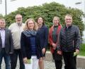 Bild: Gabi Schönberger
Sie freuen sich auf die weitere Zusammenarbeit mit Anita Nacke (Dritte von links): Bürgermeister Karlheinz Budnik, Rektor Gerhard Steiner, Schulamtsdirektorin Elisabeth Junkawitsch, Rektorin Annette Spreitzer-Hochberger und Konrektor Karl Haubner (von links).