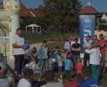 Bild: Maria Müller/exb
Der Raigeringer CSU-Ortsvorsitzende Daniel Müller hießt die Kinder und die beinahe noch zahlreichere Politprominenz zum Spielplatzfest in Raigering willkommen.