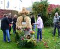 Bild: bey
Die Miesbrunner gestalteten eine wunderschöne Erntekrone auf dem Rund des Dorfbrunnens.