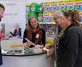 Bild: twi
Mitarbeiter Stefan Sirtl und Regionalmanagerin Karin Schrott (von links) von "Bürgerdialog Stromnetz" geben interessierten Bürgern Auskünfte über den Netzausbau.