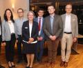 Bild: Kliniken Nordoberpfalz AG, Michael Reindl
Professor Karl-Heinz Dietl (Chefarzt Allgemeinchirurgie), Krankenhausleiterin Claudia Kost, Dr. Mathias Kappl (kommissarischer Leiter Anästhesie), Dr. Alexandra Barthmann (Chefärztin Traumatologie, spezielle Chirurgie, Endoprothetik) , Dr. Svend Hofmann (Sektionsleiter Unfallchirurgie), Dr. Josef Pova (Innere Medizin) und Dr. Rafael Ulrych (Chefarzt Innere Medizin, von links) informierten die niedergelassenen Ärzte über das Spektrum am Krankenhaus Tirschenreuth.