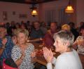 Bild: sei
Die Gäste waren beim Ausbuttern des Imkervereins im Gasthaus Kellerhaus bester Stimmung und klatschten bei der Musik von Gerhard und Andreas Träger kräftig mit.