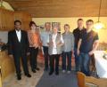 Bild: hm
Glückwünsche gab es für Hildegard Ibler (Mitte). Zweiter Bürgermeisterin Johanna Mertins (Zweite von links), Pater Georg (links) sowie Tochter, Schwiegersohn und Enkel gratulierten.