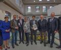 Bild: Uwe von Dorn
Nach 35 Jahren geht Wilhelm Siemen in den Ruhestand (Vierter von links, rechts daneben seine Ehefrau Christiane). Die Leistung des Porzellanikon-Gründungsdirektors würdigten (von links) Hohenbergs Bürgermeister Jürgen Hoffmann, Oberfrankens Regierungspräsidentin Heidrun Piwernetz, der bayerische Wissenschaftsminister Bernd Sibler, Festredner Christoph Schmälzle, der ehemalige Wunsiedler Landrat Peter Seißer und Landrat Karl Döhler.