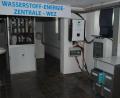 Bild: Portner
Die WEZ-Musteranlage in Katzelsried zeigt, wie mittels der PV-Anlage am Dach und dem Hybridwechselrichter und Akku-Speicher im Keller eine autarke und CO²-freie Energieversorgung möglich ist.