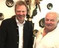 Bild: gef
Bürgermeister Alwin Märkl (links) gratuliert Benno Jäger zum 80. Geburtstag.