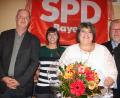 Bild: kro
Susi Bittner (Zweite von rechts) ist die Bürgermeisterkandidatin der SPD Plößberg. Zur Nominierung gratulierten SPD-Ortsvorsitzender Hans-Dieter Dietl (rechts), Landratskandidat Thomas Döhler und stellvertretende SPD-Kreisvorsitzende Katrin Hüttner (Zweite von links).