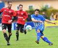 Bild: af
Zuletzt ging der FC Tremmersdorf im Derby beim SC Kirchenthumbach als Verlierer vom Platz. Spielertrainer Christian Ferstl (blaues Trikot) fordert von seinem Team im Duell gegen den Tabellenzweiten FC Weiden-Ost eine bessere Chancenverwertung.