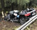 Bild: Feuerwehr/exb
Bei dem Unfall auf der Staatsstraße zwischen Friedenfels und Thumsenreuth musste die Feuerwehr einen jungen Mann mit hydraulischem Gerät befreien.