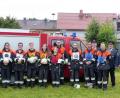 Bild: jp
Mit Bravour hat eine Gruppe der FFW Pfaffenhofen die nächste Stufe des Feuerwehrleistungsabzeichens abgelegt. Kreisbrandmeister Jürgen Ehrnsberger, Helmut Braun (von links) und Bürgermeister Stefan Braun, Vorsitzender Stefan Kuhn sowie Kommandant Markus Blomenhofer gratulierten den neun stolzen Prüflingen.