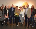 Bild: jr
„Meine Familie steht hinter mir“, freut sich Bernhard Thoma, der für die Freien Wähler ins "Rennen" um das Bürgermeisteramt in Mitterteich geht. Unser Bild zeigt (von rechts) Bernhard Lux, Ely Eibisch, Johann Burger, Tochter Laura, Gisela Kastner, Sabine Thoma, Karl Haberkorn, Bernhard Thoma, Sohn Sebastian mit Frau Veronika, Sohn Fabian mit Freundin Anja sowie Ernst Bayer.
