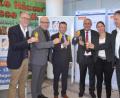Bild: Kunz
Auf die Messe stießen an: Max-Reger-Hallen Geschäftsführer Johannes Häring, ETZ-Chef Matthias Rösch, Bürgermeister Jens Meyer, Oberbürgermeister Kurt Seggewiß, Oberpfalz-Medien Geschäftsführerin Viola Vogelsang-Reichl und Messemanager Gunnar von Grawert-May.