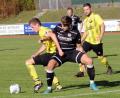 Bild: heh
Die beiden führenden Teams der Kreisklasse West lieferten sich einen harten Schlagabtausch: In dieser Szene beharken sich Neusorgs Michael Dörfler (Mitte), Schütze zum 1:0, und die Windischeschenbacher Hannes Neumann (links) und Alexander Benner.