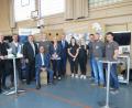 Bild: jzk
Lauter zufriedene Gesichter: Bildungsmanager Hilmar Fütterer (links) und die Ehrengäste am Infostand von Kartonagenwerk Liebensteiner.