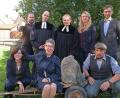 Bild: nm
Die Familie von Herbert Sörgel (Mitte) ist beim Gottesdienst am Sonntagnachmittag dabei. Beeindruckt sind alle vom Abschiedsgeschenk des Kirchenvorstandes, einem Granitblock mit einem christlichen Symbol.
