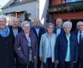 Bild: du
Der Geburtsjahrgang 1944 kommt zum Klassentreffen zusammen: Martina Kreutzmeier (geborene Tilse, vorne von links), Mariele Ziegler (Wittmann), Elisabeth Lang (Eckert) und Irmgard Schmalzl (Baier), sowie Norbert Duhr (hinten von links), Georg Heigl, Hans Hutzler und Andreas Hanauer.