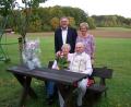 Bild: rrd
Magdalena und Christian Rümpelein blicken auf 60 Ehejahre zurück, und zugleich feiert Tochter Lydia den 59. Geburtstag. Zweiter Bürgermeister Klaus Hafner (stehend, links) gratuliert zu beiden Anlässen.