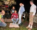 Bild: hai
Christian, Martin, Matthias Veigl, Markus Haberkorn und Stephan Veigl (von links) gruben 2004 zum letzten Mal die Kirwa ein.