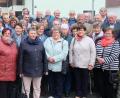 Bild: ohr
Die Fachabsolventen der Jahrgänge 1968/1969 und 1969/1970 der damaligen Landwirtschaftsschule Nabburg-Oberviechtach stellten sich im Hof des Partyraums „Beim Hirmer“ in Stulln mit Leiter Leonhard Bayerl (rechts) zum Erinnerungsfoto.