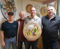 Bild: exb
Nach der Siegerehrung des Geburtstagsschießens (von links): Armin Strobel, Schützenmeister Reinhold Brandl, der Gewinner Martin Partsch und Werner Trepesch.