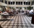 Bild: mde
Statt auf der Couch im heimischen Wohnzimmer machten es sich am späten Dienstagabend die ehrenamtlichen Blutspender auf den zwölf Spenderliegen im Atrium der Mittelschule bequem.
