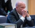 Bild: Armin Weigel/dpa
Joachim Wolbergs, suspendierter Oberbürgermeister von Regensburg, sitzt im Verhandlungssaal im Landgericht.