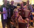 Bild: mld
Vorsitzender Stefan Gläßer (Zweiter von links) hat für das Oktoberfest der Feuerwehr ein Musikantentreffen organisiert.