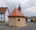 Bild: u
Der Abschluss der Sanierung der Steiningloher Dorfkapelle lässt nach zweijähriger Bauzeit weiter auf sich warten. Die Kosten für die Restaurierung der Innenausstattung muss die Dorfgemeinschaft tragen. Daher wird der Erlös des dritten Steiningloher Weinfests, das am Samstag, 26. Oktober, gefeiert wird, wieder voll und ganz für diesen Zweck verwendet.