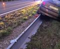 Bild: jma
Der beschädigte VW Polo im Straßengraben der B470.