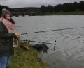 Bild: Konrad Rosner
"Wenn ein Fisch anbeißt, ist das der absolute Kick", sagt Nina Rath.