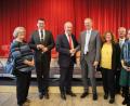Bild: sir
Ministerialbeauftragter Franz-Xaver Huber (Dritter von links) begrüßte Frank Fiedler als neuen Leiter des Gymnasiums.
