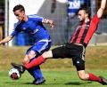 Bild: btg
Kapitän Andreas Koppmann (links) fehlt dem SV Etzenricht im prestigeträchtigen Derby am Samstag gegen den SC Luhe-Wildenau (im Bild André Bertelshofer).