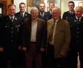 Bild: gto
Die Lintacher Feuerwehr ehrt einige Mitglieder für langjährige Treue und Beförderungen (von links): Matthias Rehaber, Vorsitzender Tobias Göbl, Jubilar Michael Hassler jun., Zweiter Kommandant Dennis Schubert, Altbürgermeister und Ehrenmitglied Norbert Probst, Kommandant Benjamin Weiß, Zweiter Vorsitzender Bernhard Müller, Jubilar Georg Schwab sen., Kreisbrandmeister Armin Daubenmerkl, Zweiter Bürgermeister Franz Weiß und Kreisbrandinspektor Hubert Blödt.
