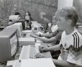 Bild: privat
Computerkurs 1988: Der Bub, der gerade an seinem Bleistift knabbert, ist Christian Hubmann, heute 42 und Träger des Wirtschaftspreises von Stadt Amberg und Kreis Amberg-Sulzbach.